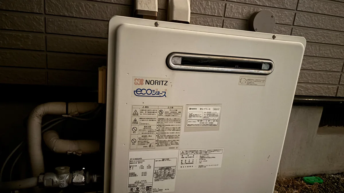 12年近く使用したノーリツの旧給湯器 GT-C1652SARX の本体